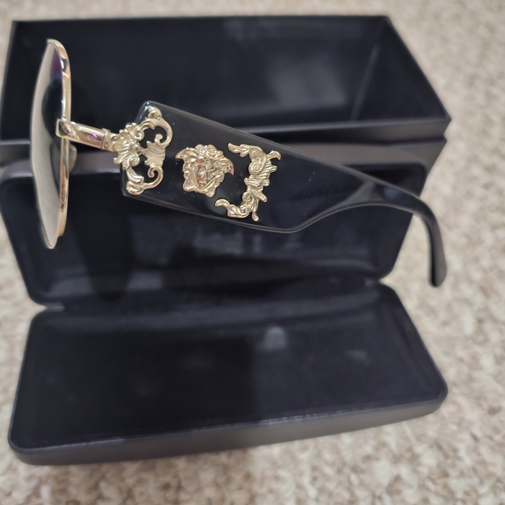 Versace sunglasses - Picture 2 of 2